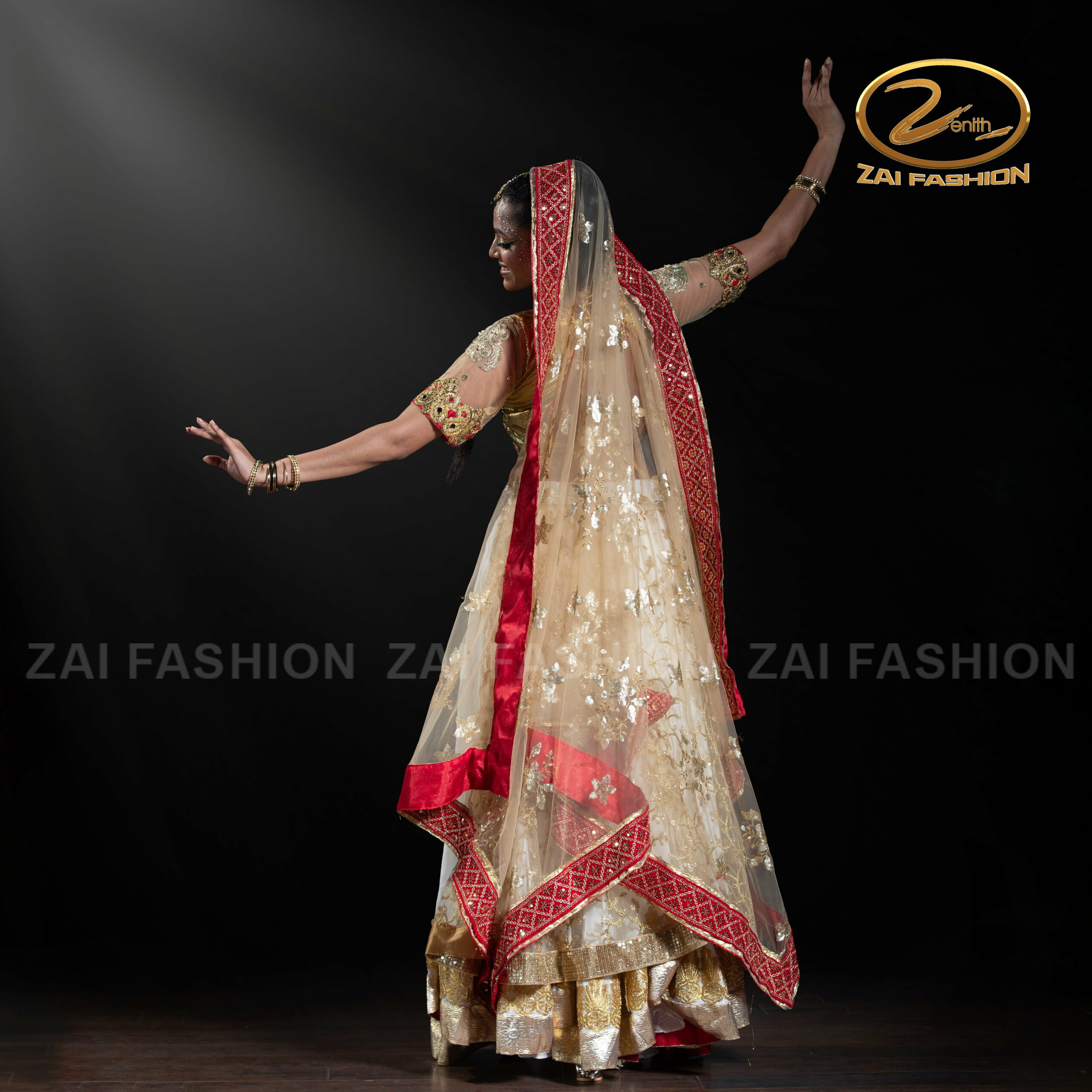 White Lehenga with Golden & Red Border with Golden Blous - Image 3